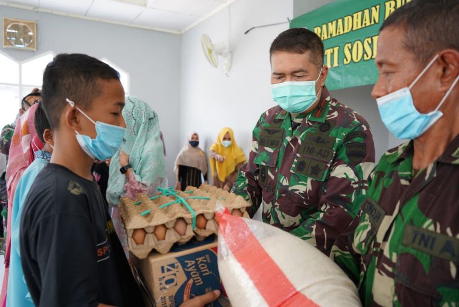 Korem 032/WBR Berbagi Sembako Ke Panti Asuhan Anak Mentawai, Danrem Berikan Motivasi Pada Anak Yatim